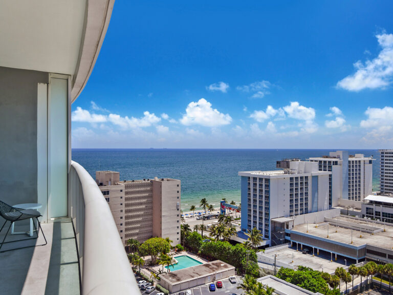 1-bedroom-5-star-fort-lauderdale-condo-hotel-with-balcony-area-