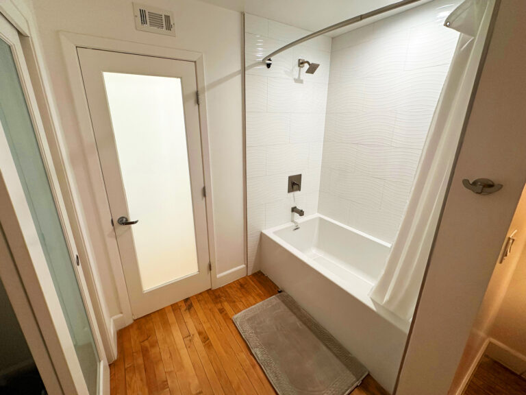 2-bedroom-hwh-suites-bathroom-with-bathtub